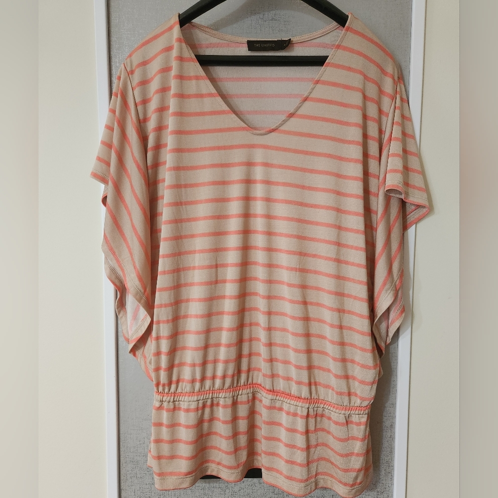 🤑2/$10 EUC Batwing Sleeved Blouse